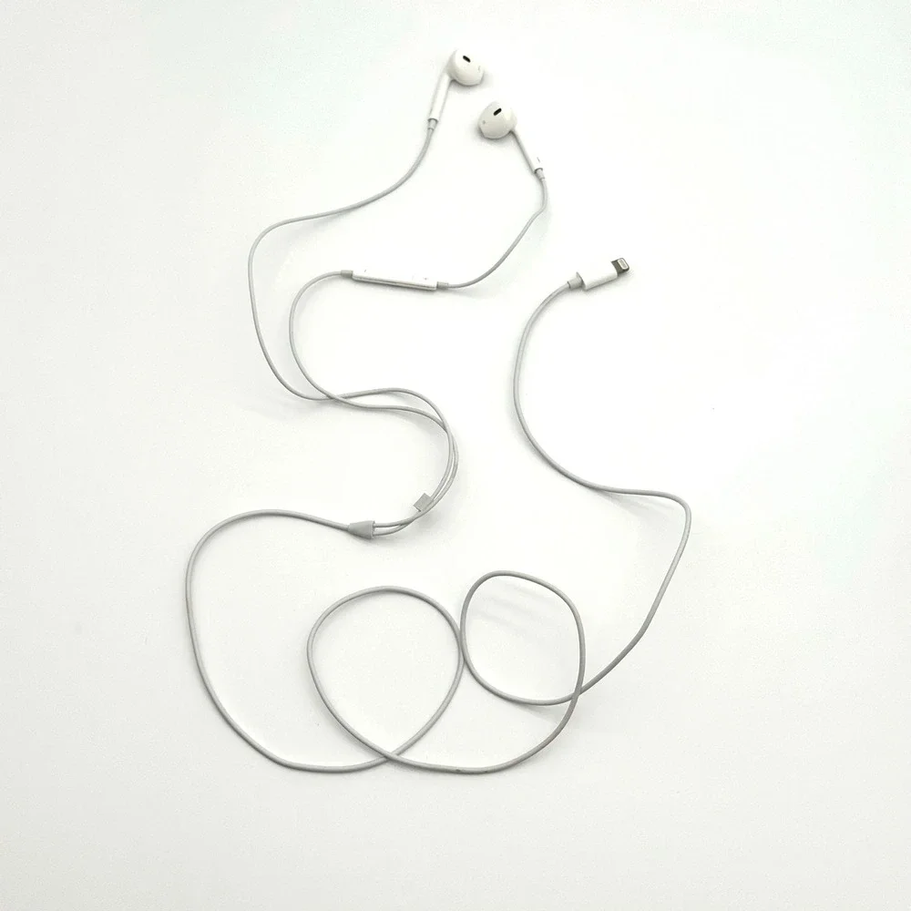 Apple EarPods Lightning Connector Wired Headphones White A1748‎
